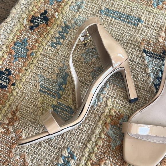 Stuart Weitzman nudist curve size 9. Patent. Brand new with dust bag. - Picture 2 of 4